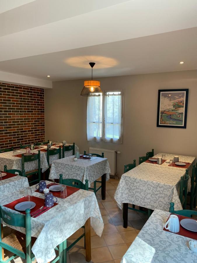 Logis-Hotel Restaurant Auberge Les Vallees Du Perche Vicheres Екстер'єр фото