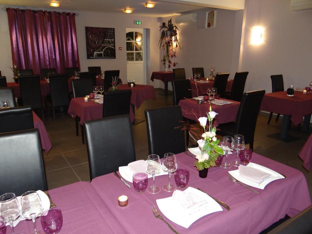 Logis-Hotel Restaurant Auberge Les Vallees Du Perche Vicheres Екстер'єр фото